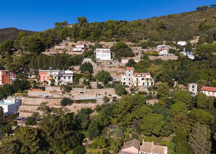 La Sterlizia Di Santa Croce 3* Alassio