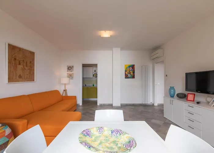 La Sterlizia Di Santa Croce