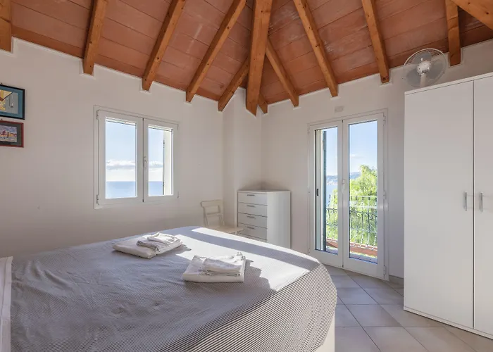 La Sterlizia Di Santa Croce Üdülőközpont Alassio